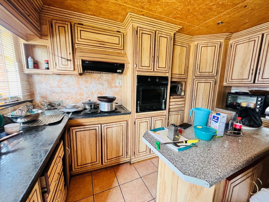 3 Bedroom Property for Sale in Molifi Tau Kloof Free State